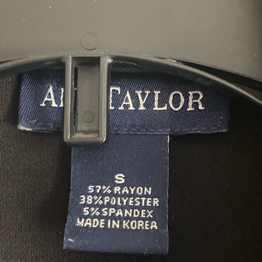 Ann Taylor Long Button Down Shirt with Tie Belt. Size Small. - Picture 7 of 7